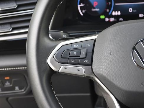 Used 2025 Volkswagen Atlas Cross Sport SE image 8