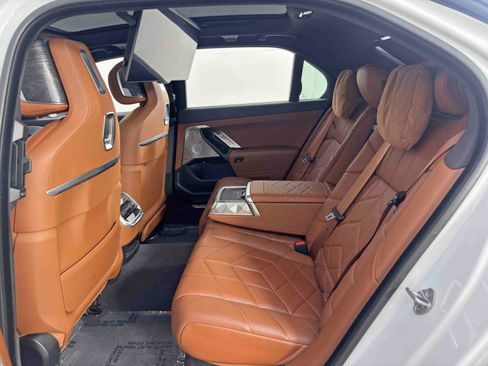 Used 2023 BMW 760i xDrive image 51