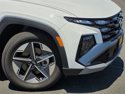 New 2025 Hyundai Tucson SEL image 3