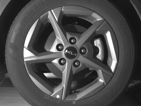 Used 2025 Kia K4 LXS image 13