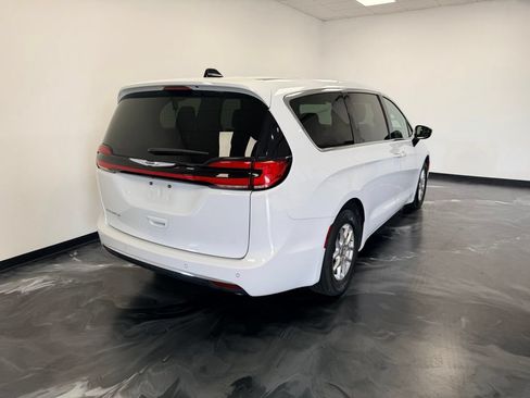 Used 2024 Chrysler Pacifica Touring-L FWD image 24