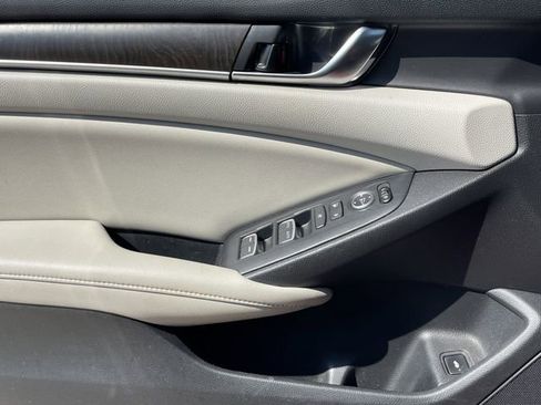 Used 2019 Honda Accord EX image 22