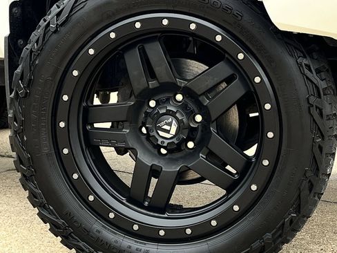 Used 2022 Toyota Tacoma SR5 w/ Technology Package image 28