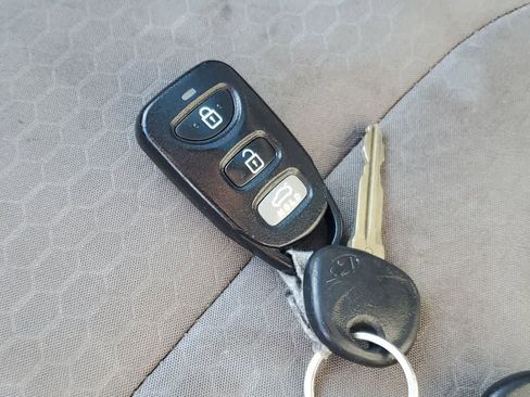 Used 2020 Hyundai Elantra SEL w/ Winter Weather Package image 29