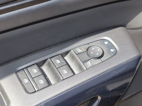 Used 2025 Nissan Pathfinder SV FWD image 22