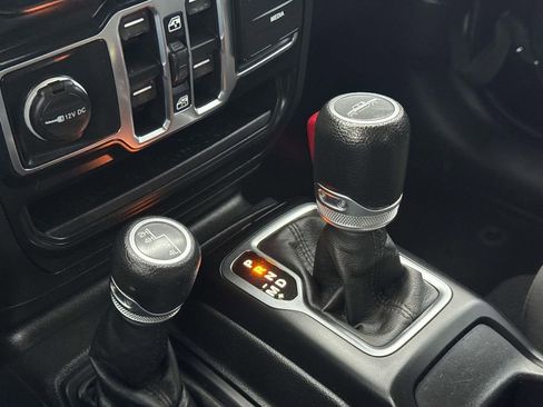 Used 2021 Jeep Gladiator Willys image 20