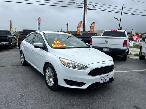 Used 2016 Ford Focus SE image 9