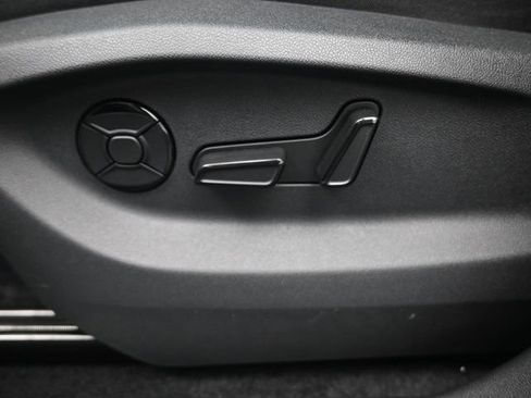 New 2026 Volkswagen Tiguan SE R-Line image 33