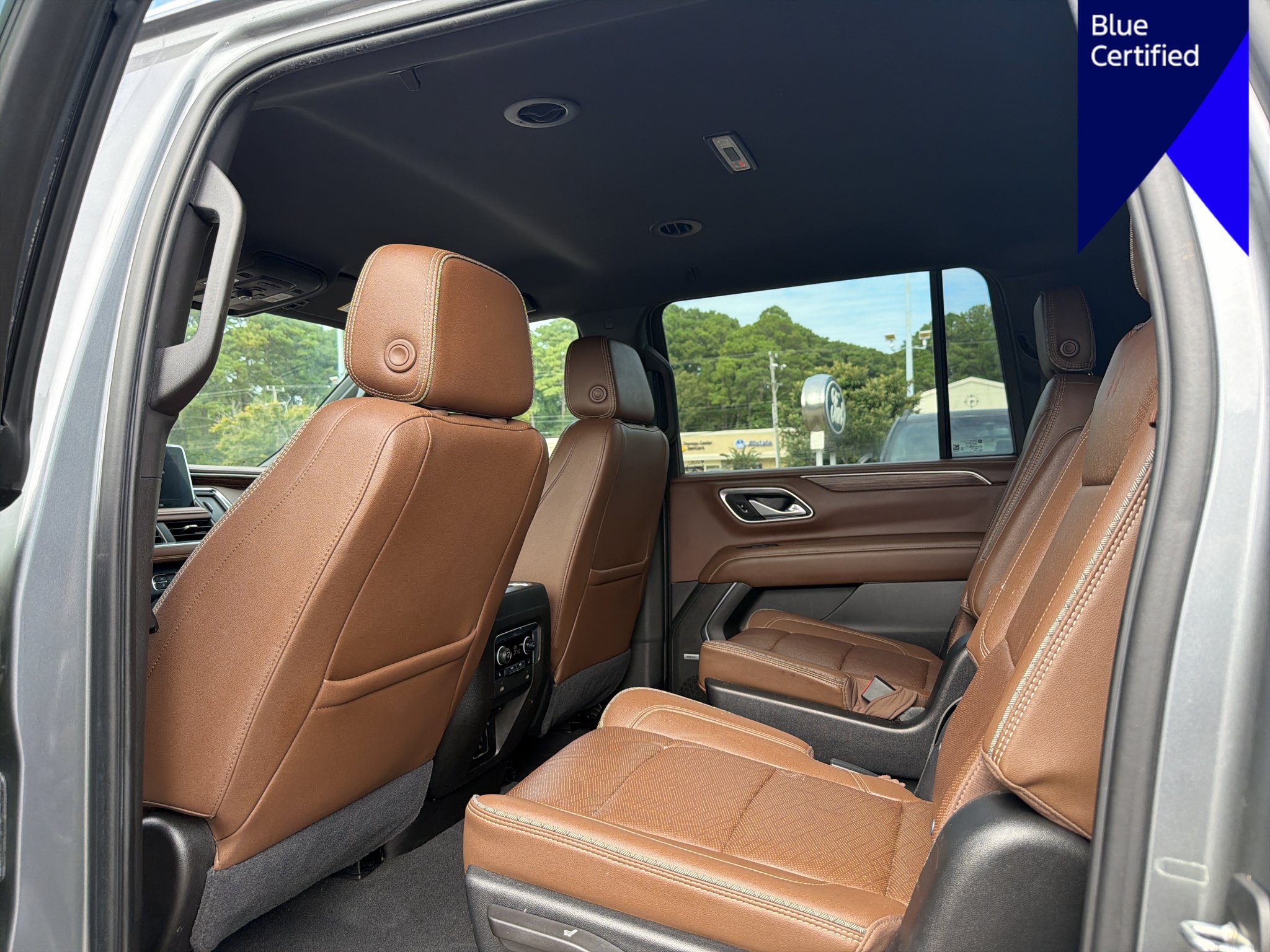 Used 2021 Chevrolet Suburban High Country AWD/4WD image 11