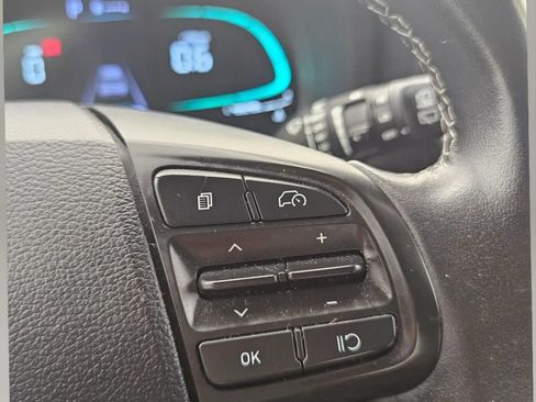 Used 2024 Hyundai Venue SEL FWD image 11