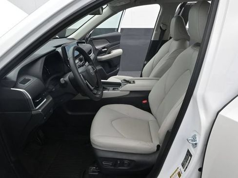 Used 2026 Toyota Grand Highlander FWD image 11