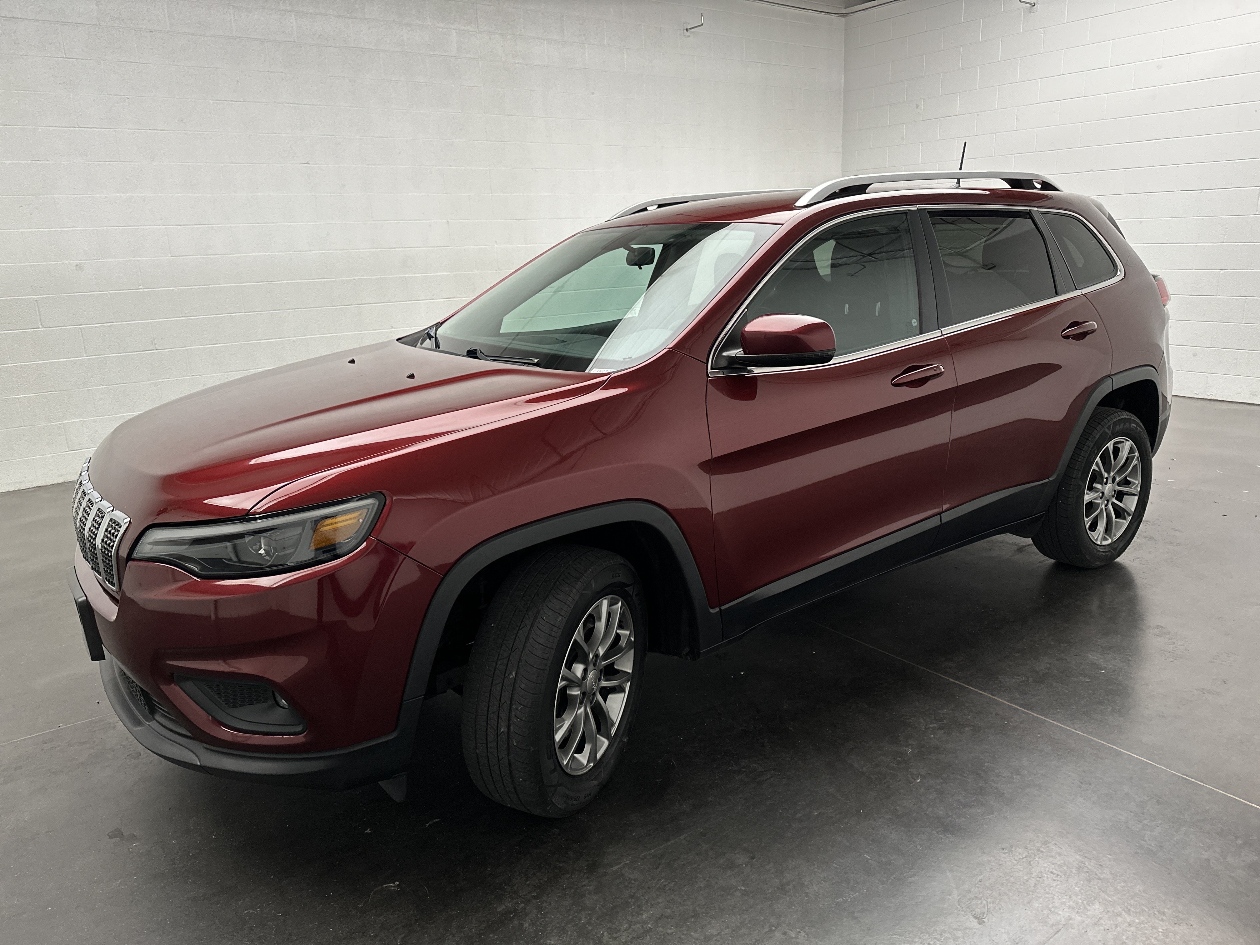 Used 2019 Jeep Cherokee Latitude Plus w/ Cold Weather Group AWD/4WD image 4