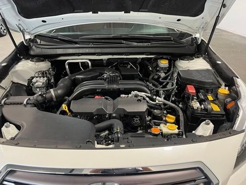 Used 2017 Subaru Outback 2.5i Touring AWD/4WD image 9