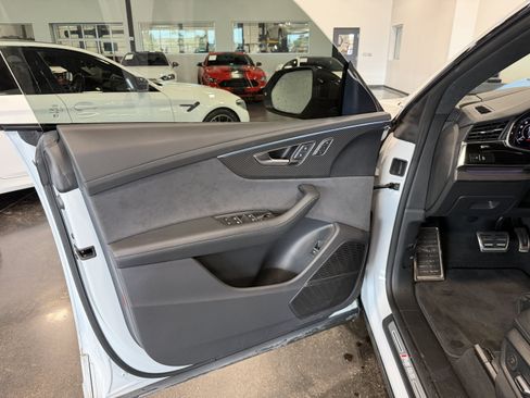 Used 2024 Audi RS Q8 AWD/4WD image 9