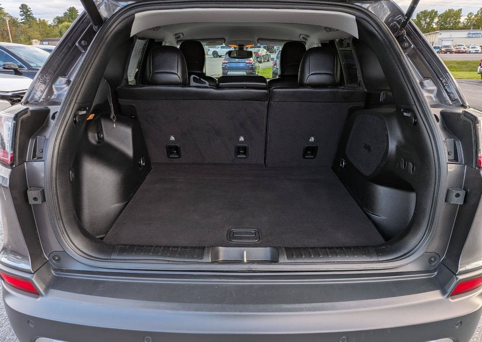 Used 2020 Jeep Cherokee Limited FWD image 10