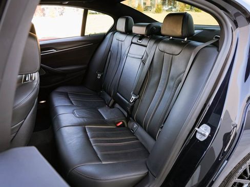 Used 2022 BMW M550i xDrive AWD/4WD image 32
