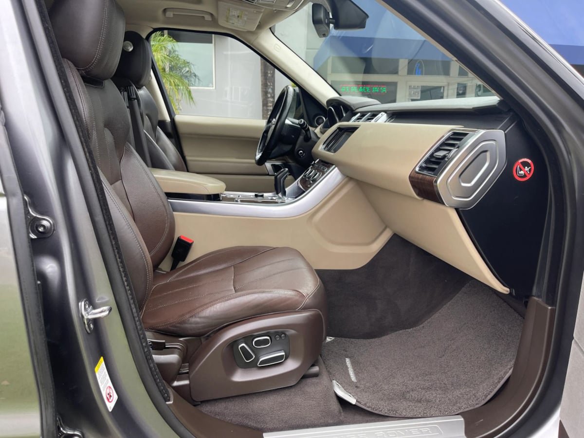 Used 2014 Land Rover Range Rover Sport HSE AWD/4WD image 24