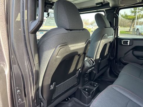 New 2026 Jeep Gladiator Rubicon AWD/4WD image 39