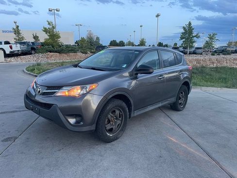 Used 2014 Toyota RAV4 LE AWD/4WD image 3