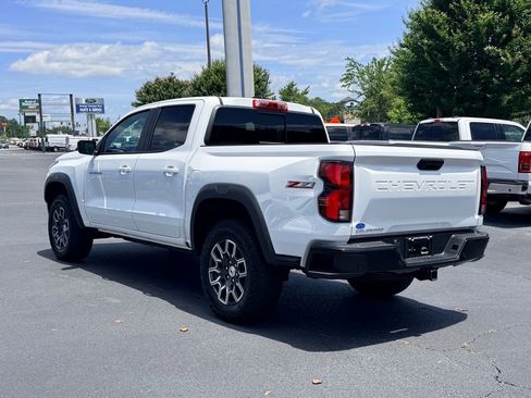 Used 2024 Chevrolet Colorado Z71 w/ Z71 Convenience Package 2 AWD/4WD image 6