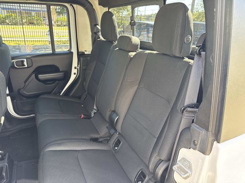 Used 2021 Jeep Gladiator Willys image 12