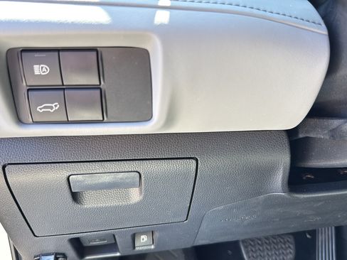 Used 2022 Toyota Highlander XLE FWD image 21