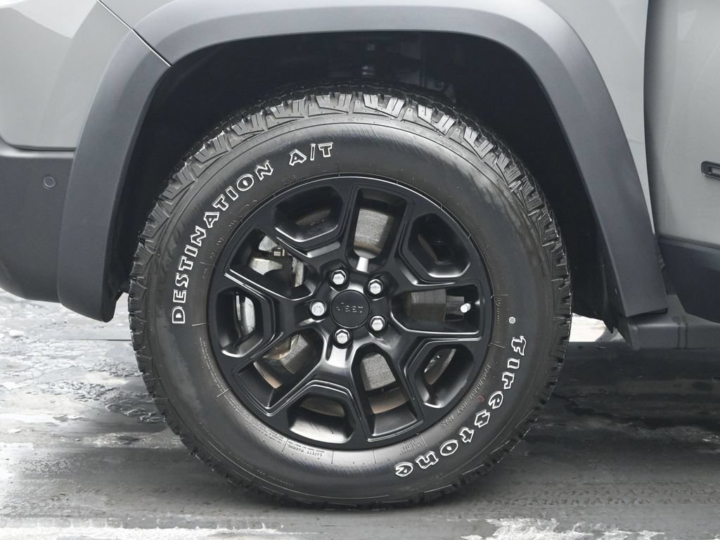 Used 2023 Jeep Cherokee Trailhawk w/ Trailer Tow Group AWD/4WD image 35