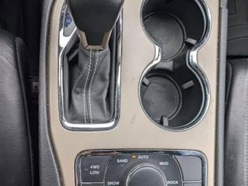 Used 2017 Jeep Grand Cherokee Limited image 11