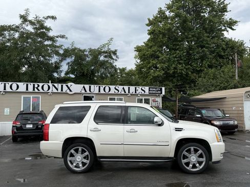 Used 2010 Cadillac Escalade Luxury image 5