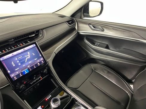 Used 2023 Jeep Grand Cherokee Limited image 36