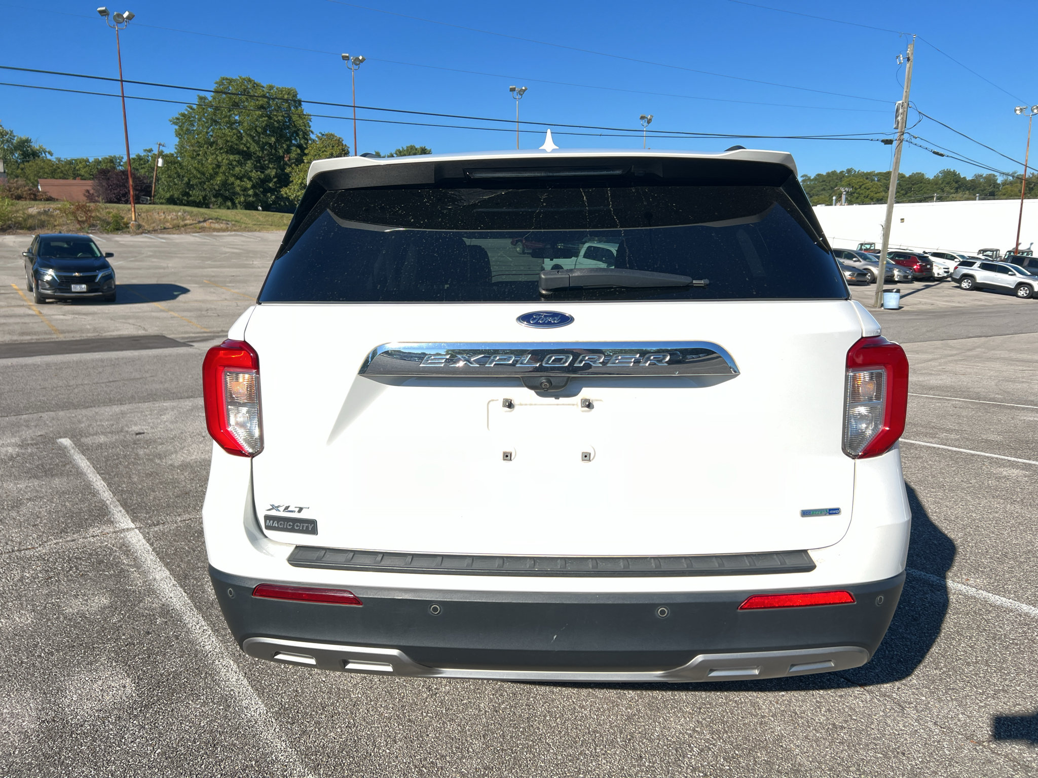 Used 2020 Ford Explorer XLT w/ Equipment Group 202A AWD/4WD image 4