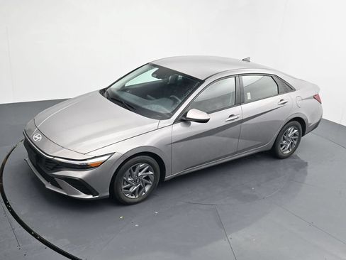 Used 2024 Hyundai Elantra SEL FWD image 12