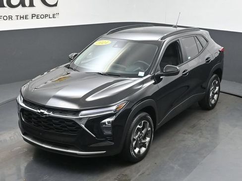 Used 2024 Chevrolet Trax LT w/ Driver Confidence Package FWD image 46
