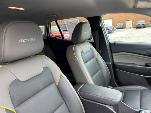 Used 2024 Chevrolet Trax ACTIV w/ Driver Confidence Package image 32