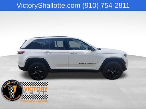 Used 2023 Jeep Grand Cherokee Limited w/ Luxury Tech Group II AWD/4WD image 39