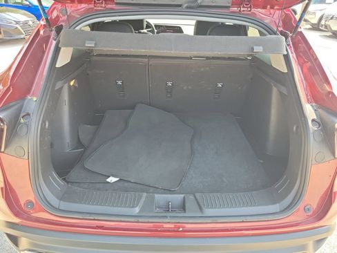 Used 2025 Chevrolet Trax LT FWD image 9