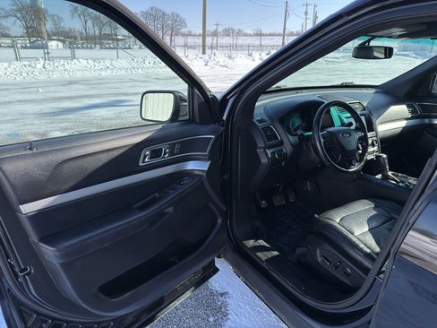 Used 2016 Ford Explorer XLT w/ Equipment Group 202A image 45