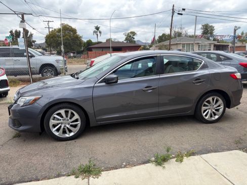 Used 2017 Acura ILX FWD image 2