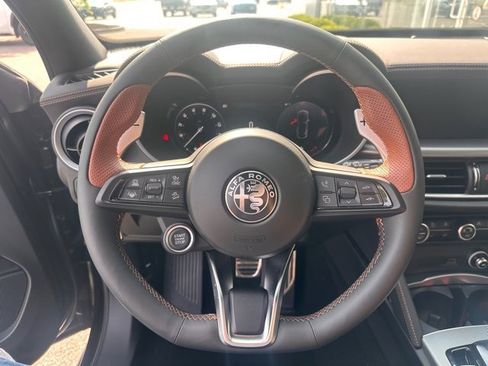 Used 2025 Alfa Romeo Stelvio Sprint image 11