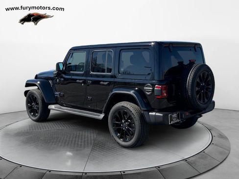 Used 2025 Jeep Wrangler Unlimited Sahara image 5