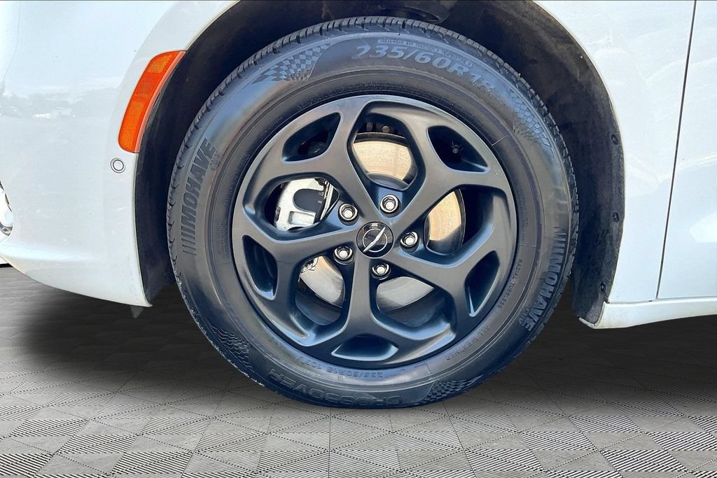 Used 2024 Chrysler Pacifica Limited FWD image 37