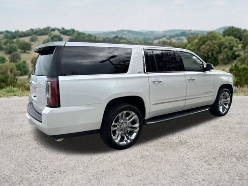 Used 2020 GMC Yukon XL SLT w/ Premium Edition RWD image 9