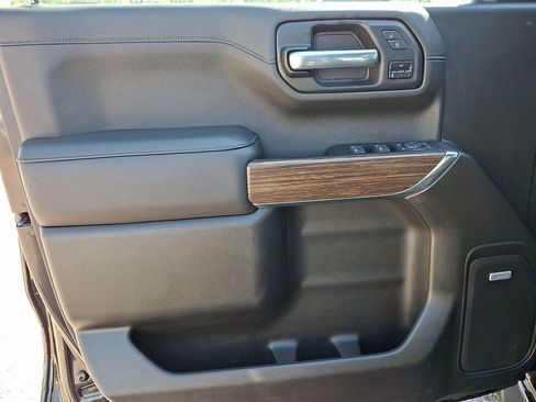Certified 2022 Chevrolet Silverado 1500 High Country w/ Technology Package AWD/4WD image 13