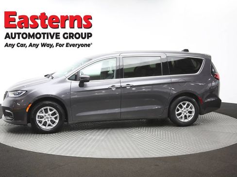 Used 2023 Chrysler Pacifica Touring-L FWD image 60