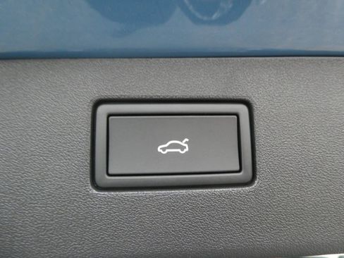 New 2026 Volkswagen Tiguan SE R-Line AWD/4WD image 9