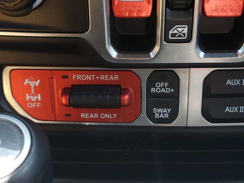 Certified 2021 Jeep Wrangler Unlimited Rubicon AWD/4WD image 32