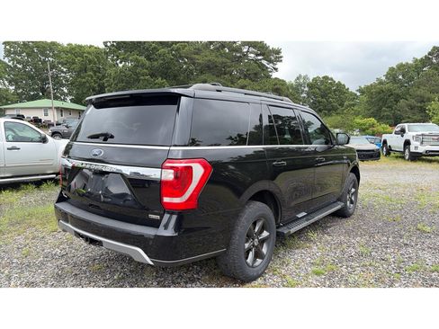 Used 2019 Ford Expedition XLT w/ Equipment Group 202A AWD/4WD image 3