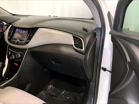 Used 2021 Chevrolet Trax LT FWD image 16