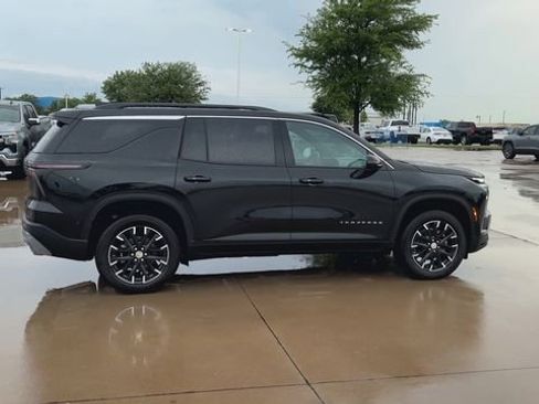 New 2026 Chevrolet Traverse LT w/ Sun and Wheel Package FWD image 2