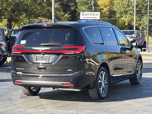 New 2026 Chrysler Pacifica Pinnacle image 34